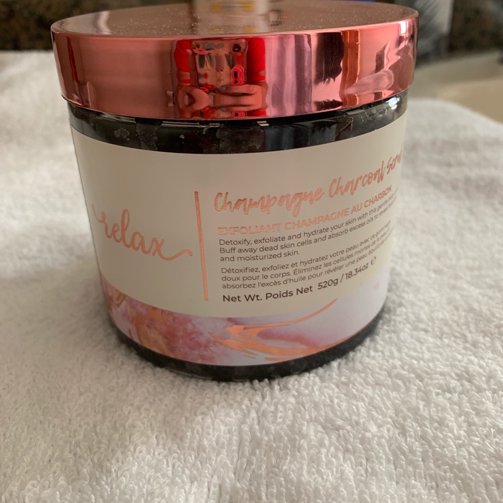 RELAX champagne charcoal scrub